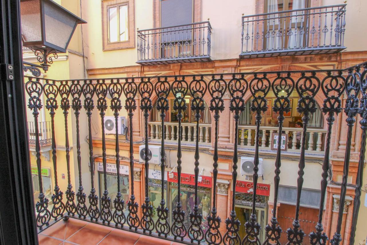 Ferienwohnung Apartamento Livia Junto A La Catedral Sevilla Exterior foto